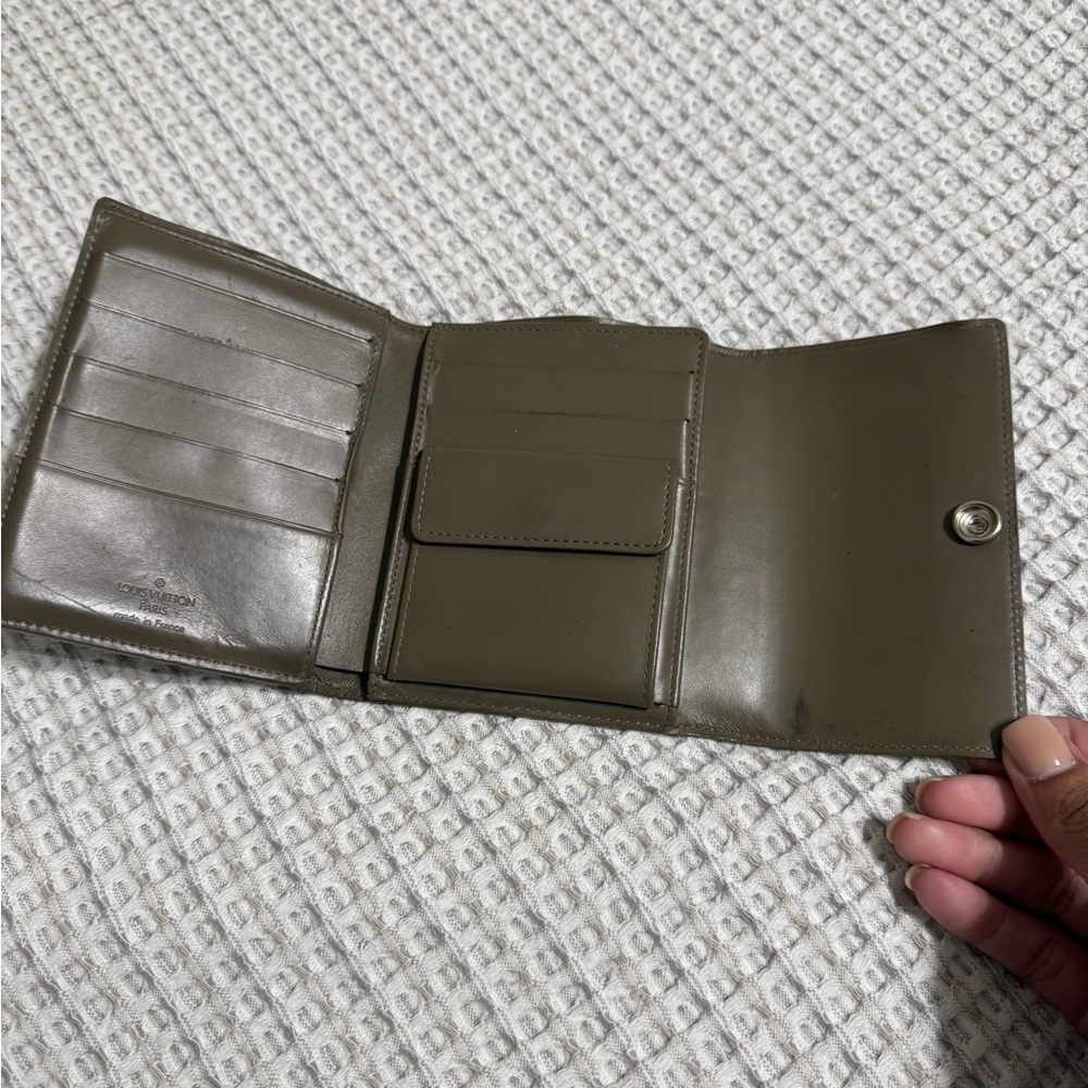 Louis Vuitton Epi Portefeuille Tri Fold - Picture 8 of 14